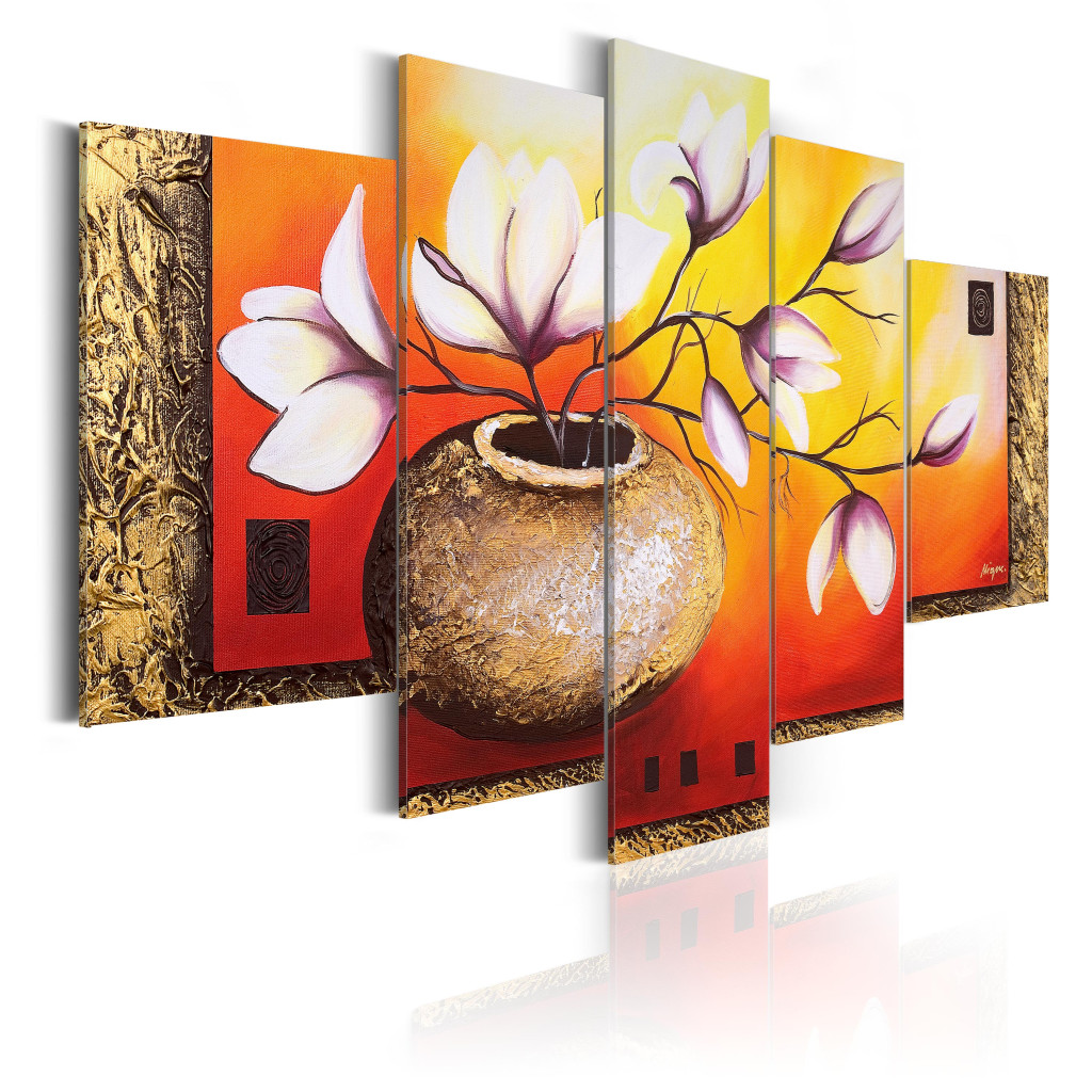 Schilderij  Magnolias: Vaas Met Magnolia's (5-delig) - Delicate Bloemen Op Fantasierijke Achtergrond