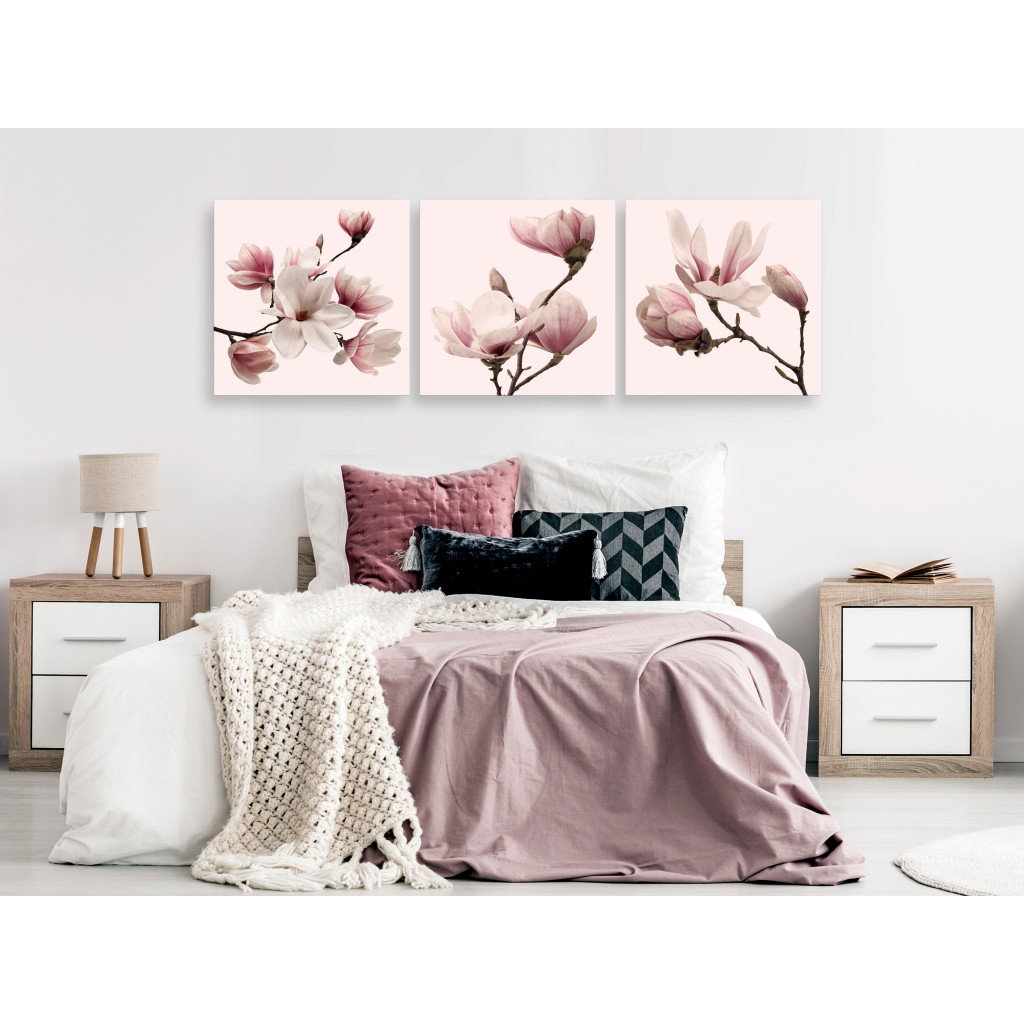 Schilderij  Magnolias: Roze Natuurlijk Spectrum (3-delig) - Delicate Magnoliabloem