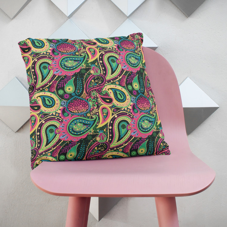 Mikrofiberkudda Colourful teardrops - composition with geometric motif and flowers cushions 146980 additionalImage 2