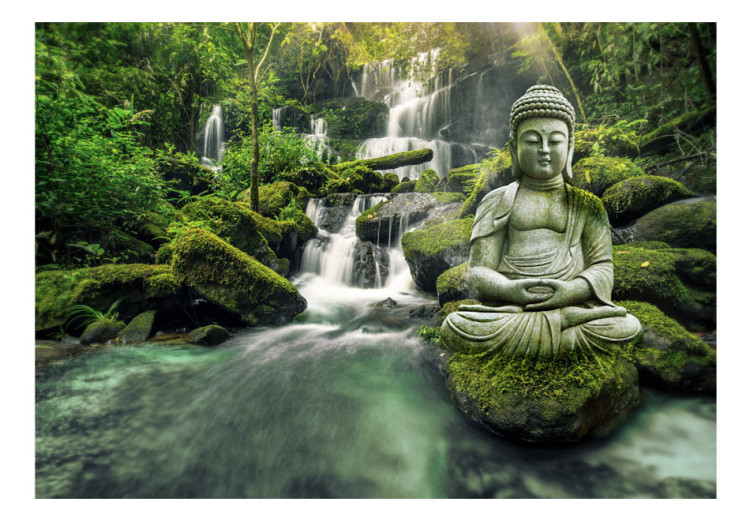 Fototapeta Orient w zieleni - rzeźba Buddy na tle wodospadu i egzotycznego lasu 90011 additionalImage 1