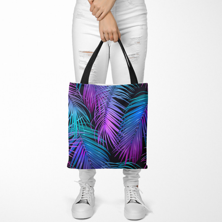 Shoppingväska Neon palm trees - floral motif in shades of turquoise and purple 147621 additionalImage 2