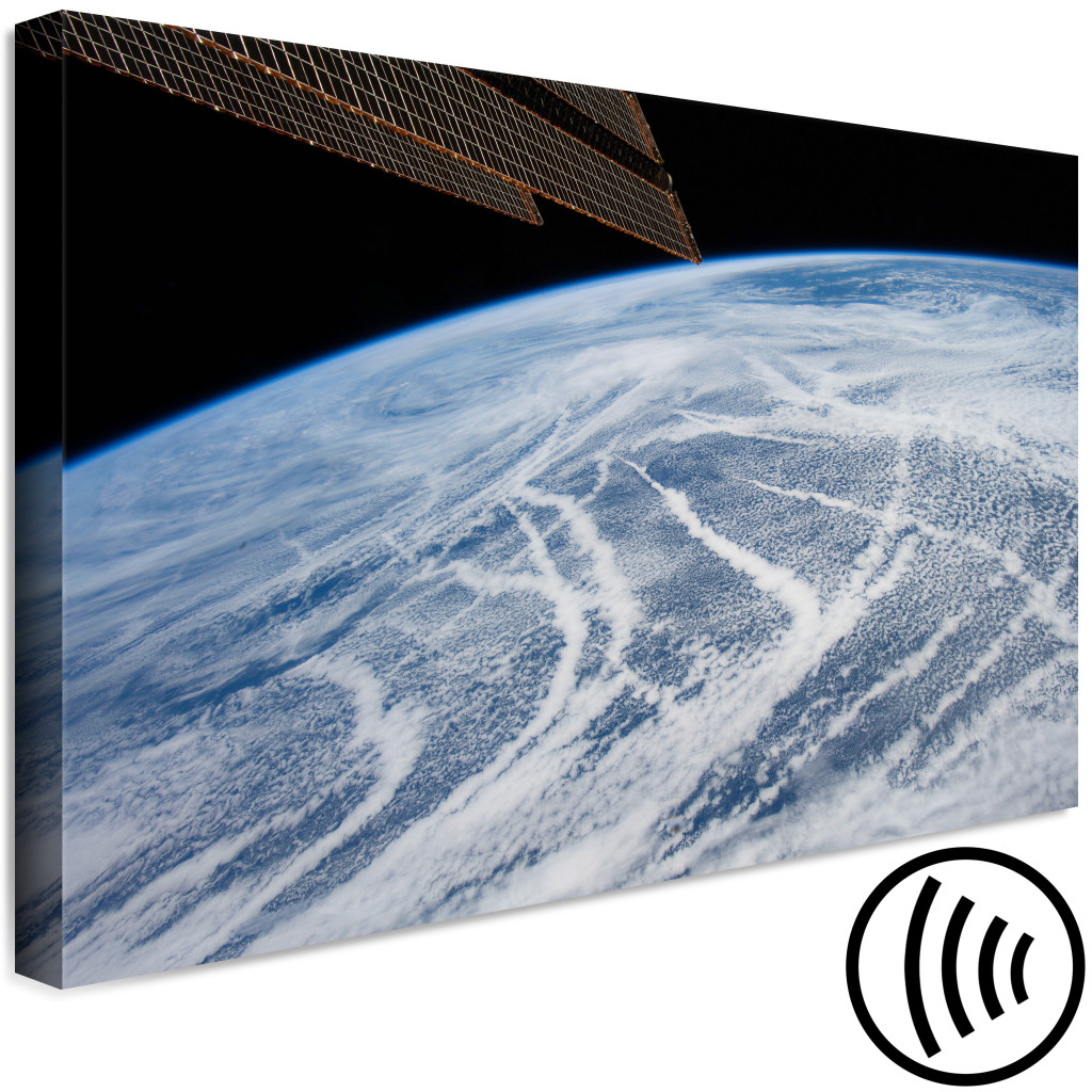 Schilderij  In Het Maanlicht: Ruimtevlucht - Een Satellietbeeld Van De Aarde En De Wolkenband