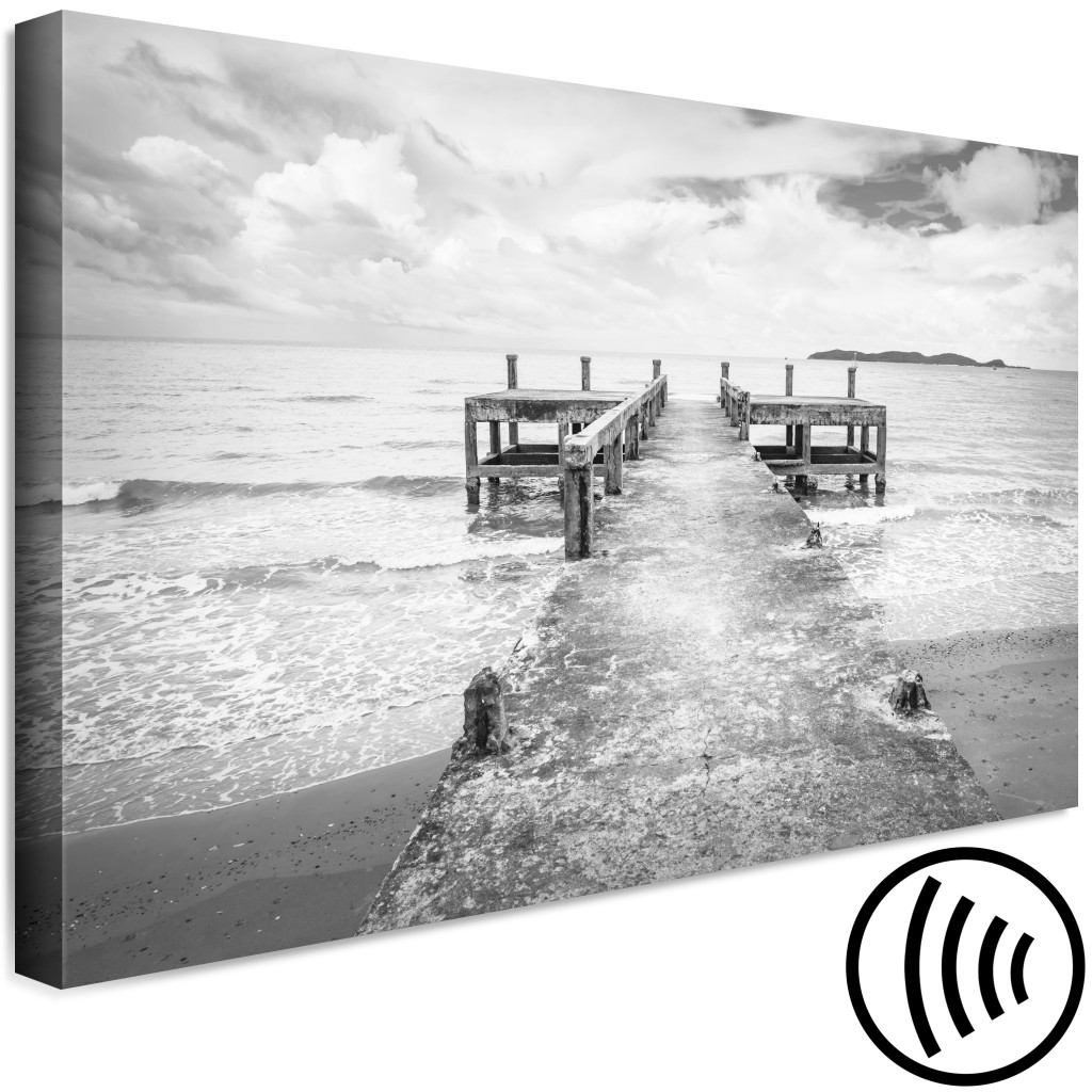 Obraz Szept Morza (1-częściowy) - Czarno-biały Pejzaż Wody I Mostu Z Drewna