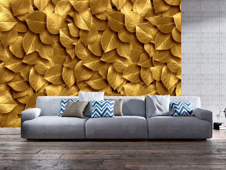 Fototapet Oförskämd natur - enfärgad bakgrund med liggande guld lövdesign