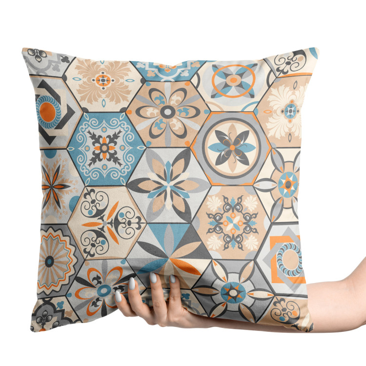 Sammets kudda Oriental hexagons - a motif inspired by patchwork ceramics 147142 additionalImage 2