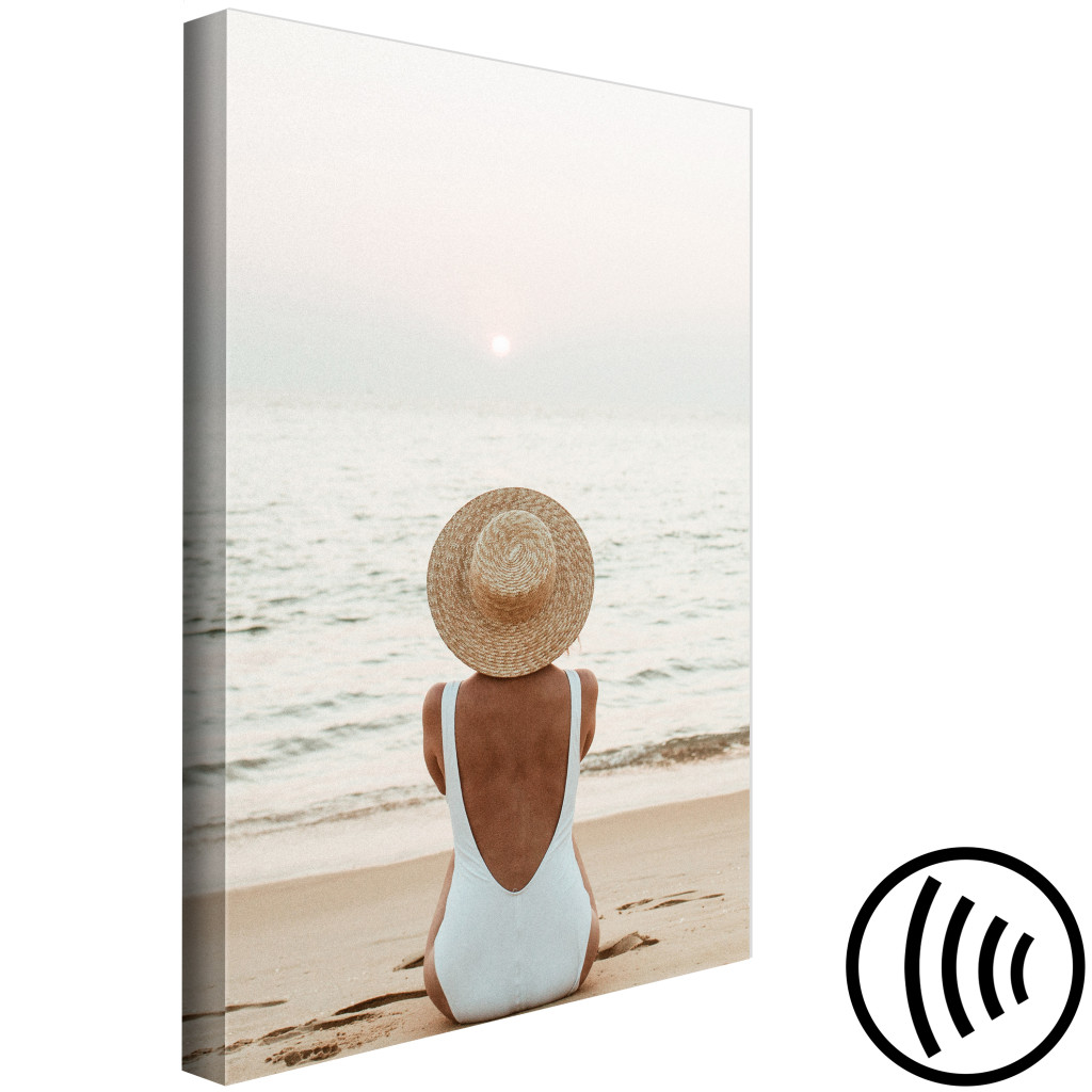 Obraz Kobieta W Kapeluszu Na Plaży - Morski Pejzaż Z Zachodem Słońca W Tle