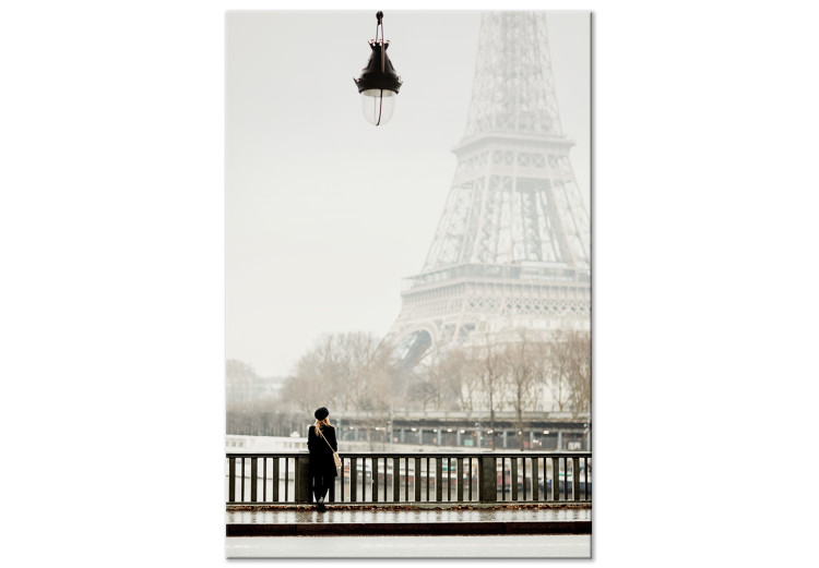 Pintura em tela Vista de Paris - fotografia com mulher na ponte e na Torre Eiffel 132292