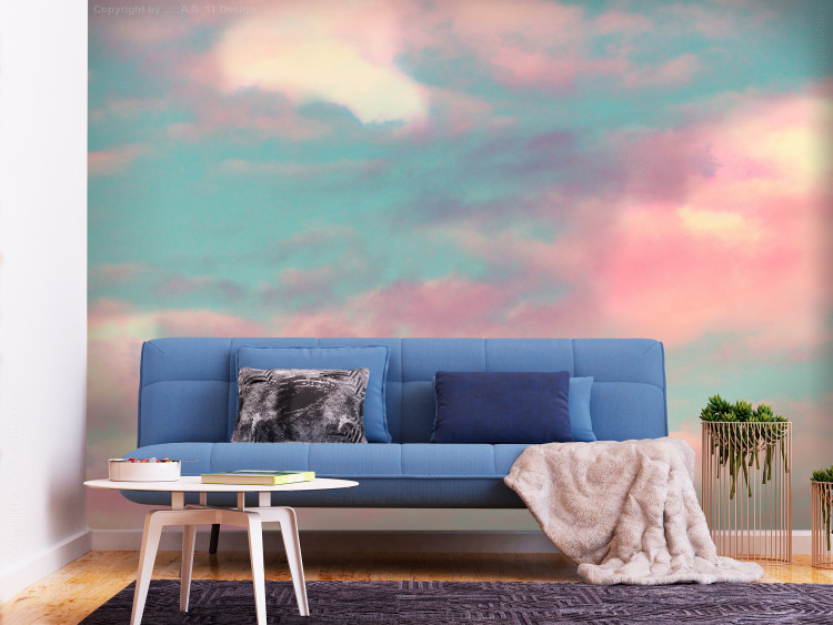 Papier peint moderne Nuages ​​colorés - un ciel bleu avec des nuages ​​roses et blancs  136323