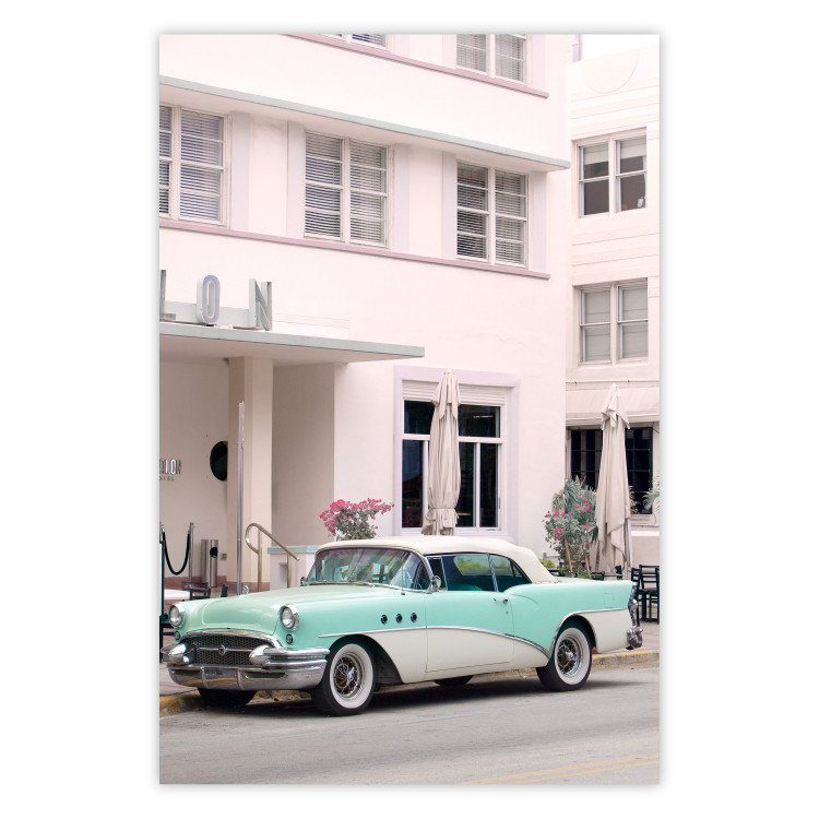 Plakat Styl retro - słoneczna ulica w różowym blasku i samochód 144343
