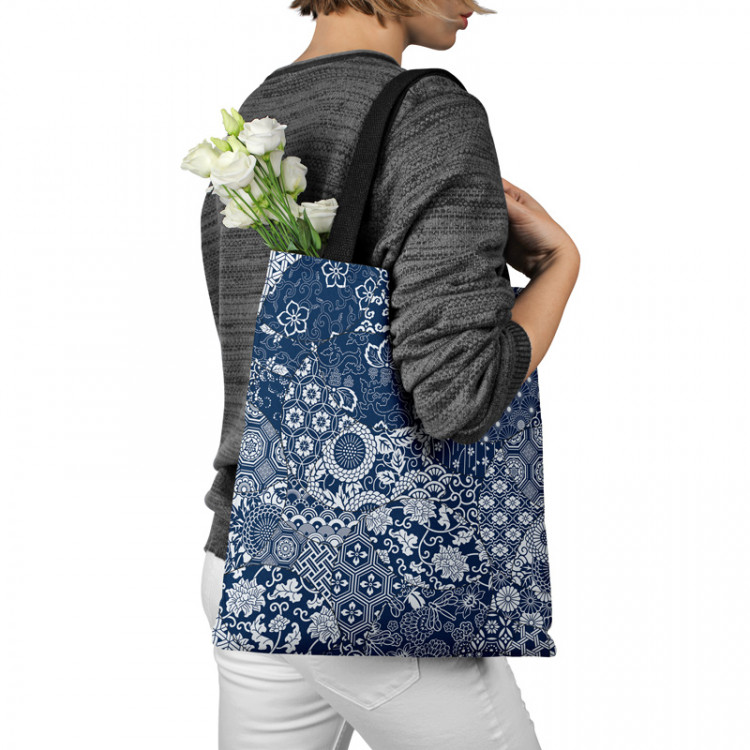 Shoppingväska Floral mosaic - composition in shades of blue and white 147583 additionalImage 3