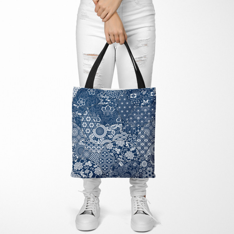 Shoppingväska Floral mosaic - composition in shades of blue and white 147583 additionalImage 2