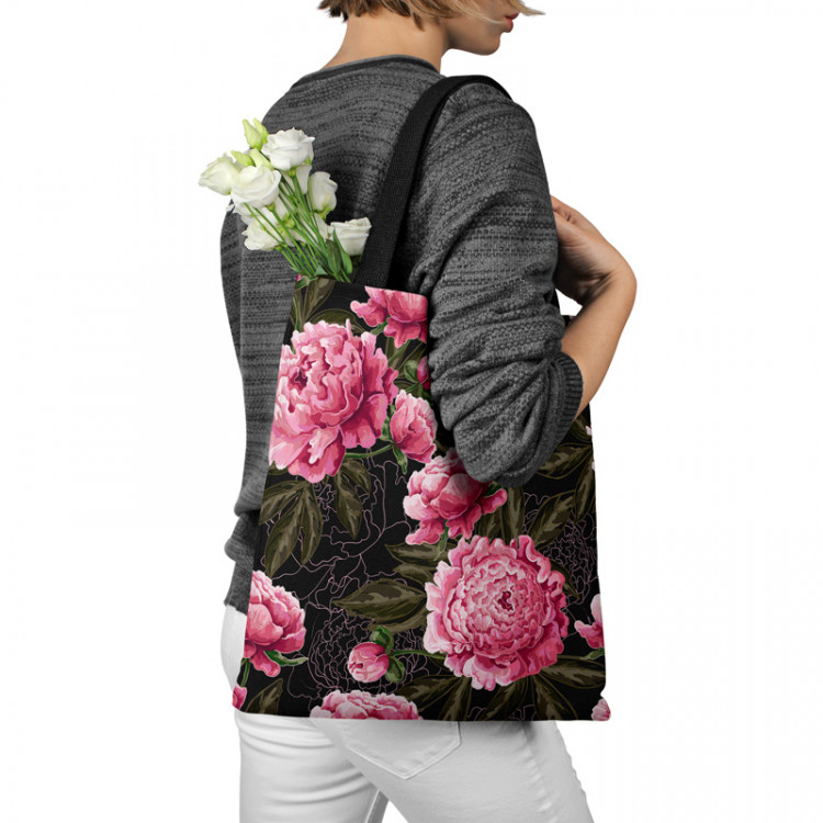 Shoppingväska Chinese peonies - floral motif in shades of pink on a dark background 147614 additionalImage 3