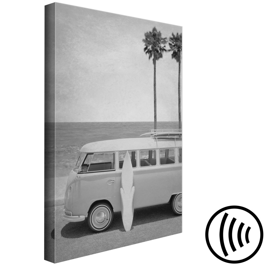 Obraz Wycieczka Na Plażę - Czarno-biała Kompozycja Z Retro Samochodem, Deską Surfingową I Plażą W Tle