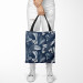 Bolsa de mujer Blue and white floral arrangement - nature-inspired motif 147454 additionalThumb 2