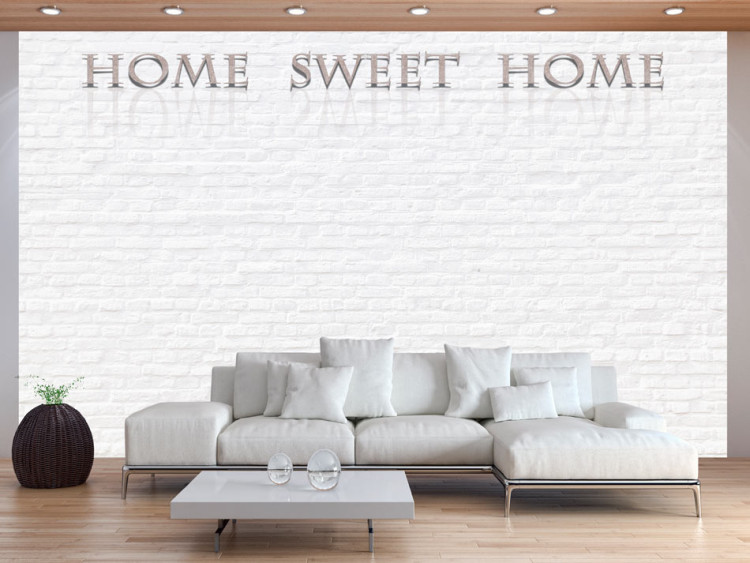 Fototapeta Home sweet home - beżowy napis z cieniem i odbiciem na białej cegle 60884