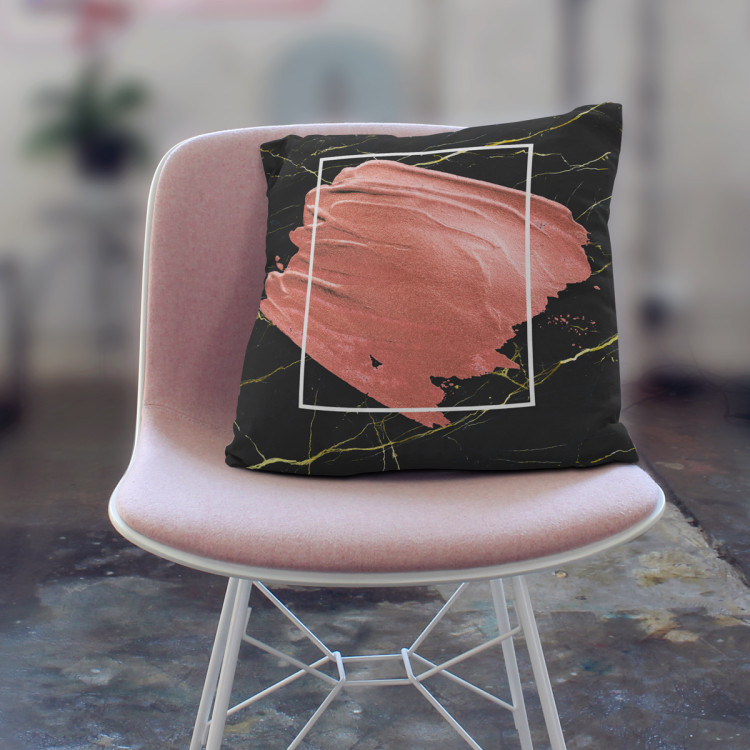 Mikrofiberkudda Pearl pink - an abstract composition on black marble background cushions 146825 additionalImage 5