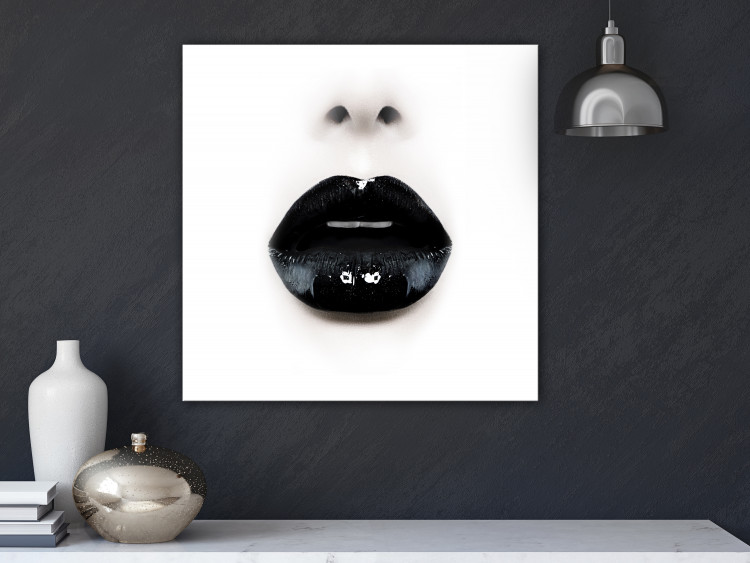 Cadre déco Or noir - une photo d'un visage avec des lèvres extravagantes 120435 additionalImage 3