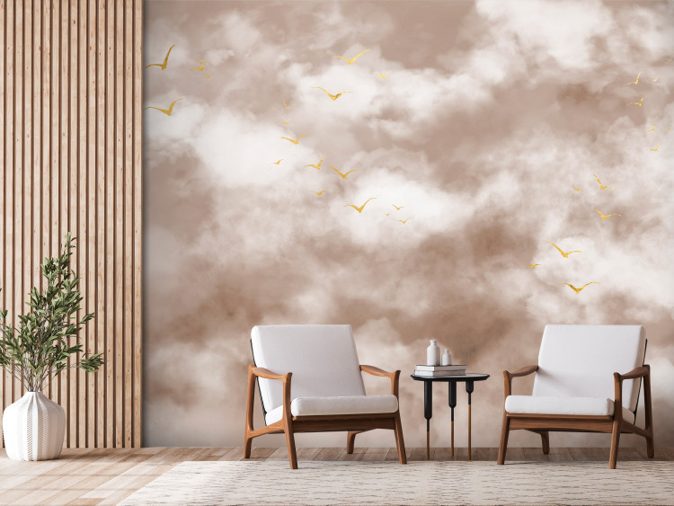 Papier peint moderne Légèreté des ailes - un ciel pastel avec des nuages ​​et des oiseaux dorés abstraits 138255