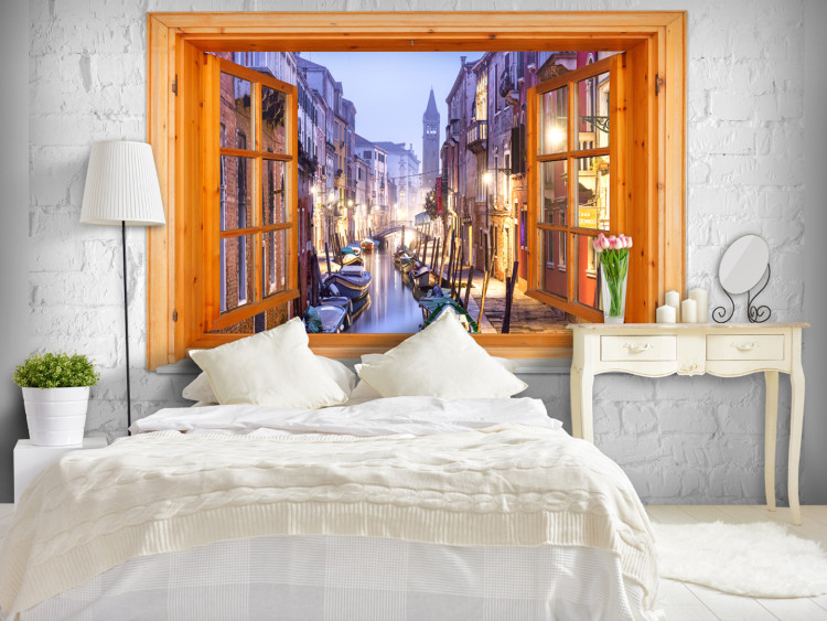 Fototapeta Widok z okna - pejzaż na kanał w Wenecji w oprawie z jasnego drewna