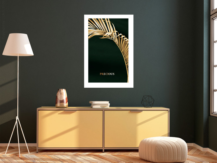 Plakat Egzotyczna roślina - złoty liśc palmy na ciemnozielonym tle 145485 additionalImage 9