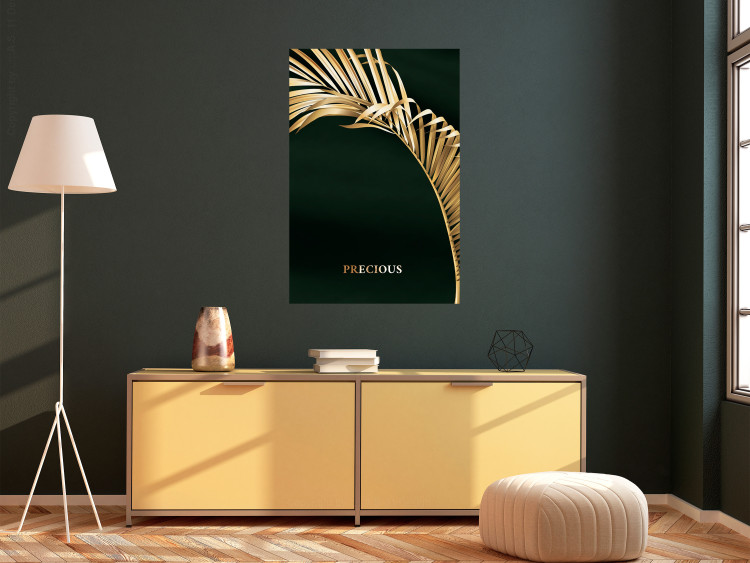 Plakat Egzotyczna roślina - złoty liśc palmy na ciemnozielonym tle 145485 additionalImage 10