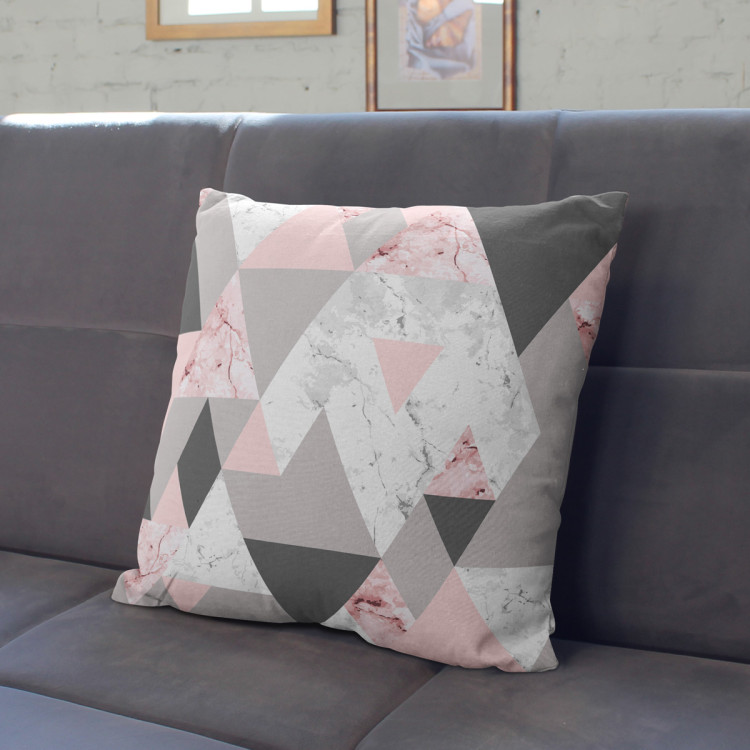 Mikrofaser Kissen Powdery triangles - geometric, minimalist motif in shades of pink cushions 146895 additionalImage 6