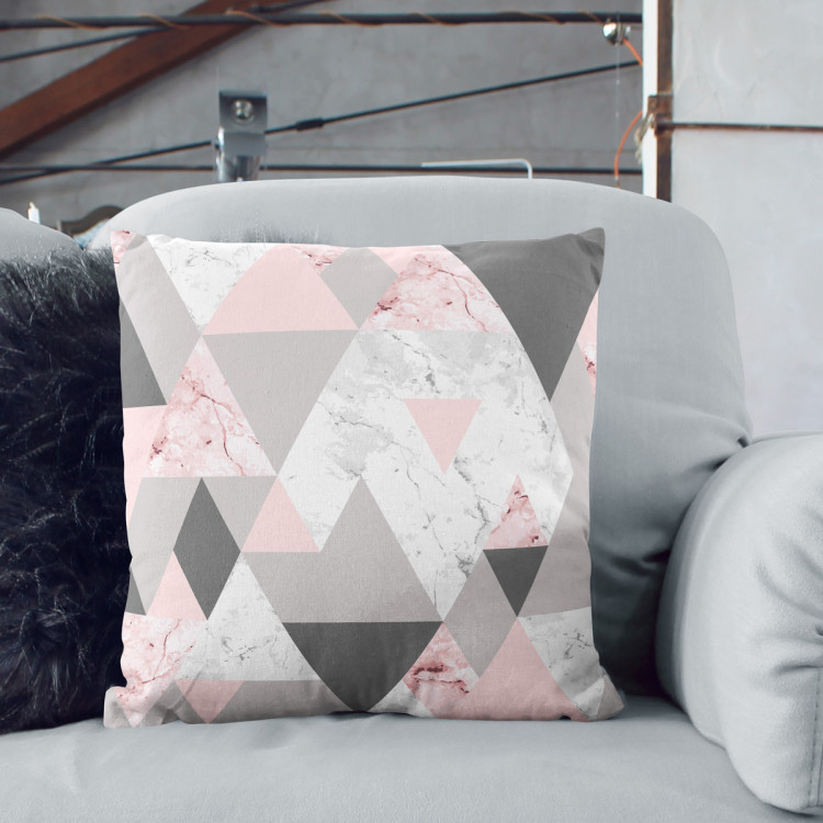 Mikrofaser Kissen Powdery triangles - geometric, minimalist motif in shades of pink cushions 146895 additionalImage 2