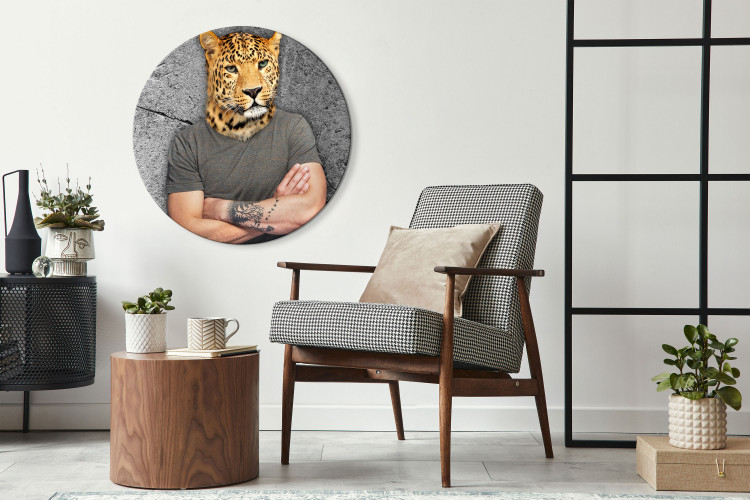 Rund tavla Leopard Man - Big Cat on a Concrete Gray Background 148756 additionalImage 2