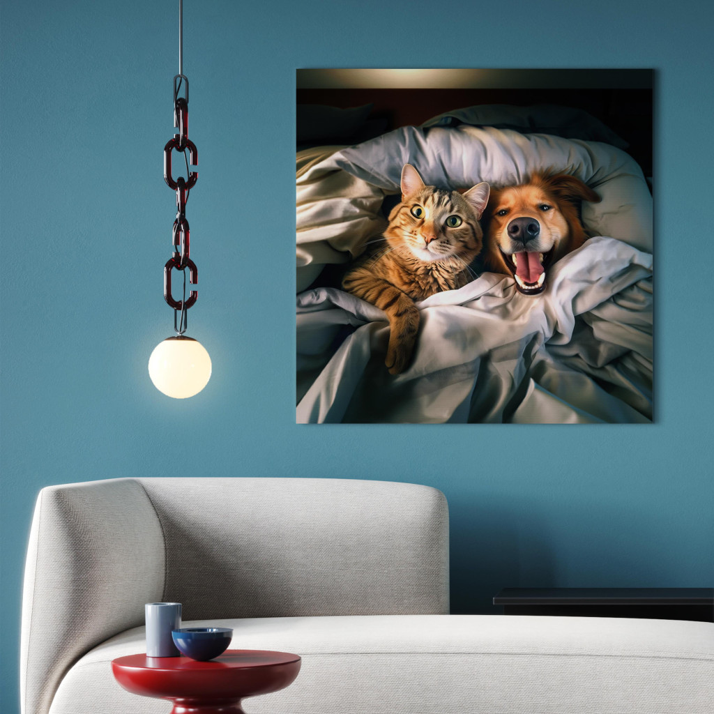 Obraz AI Pies Golden Retriever I Kot Tabby - Zwierzaki Odpoczywające W Wygodnej Pościeli - Kwadratowy