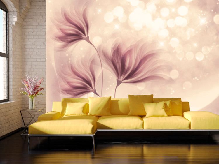 Mural de parede Flores Românticas - flores roxas em um fundo claro com luzes cintilantes
