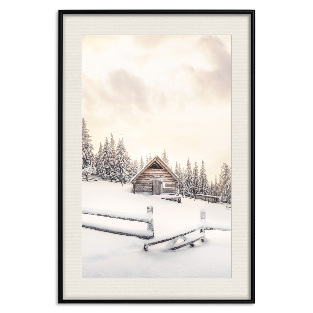 Plakat: Zimowa Chata - Pejzaż Wschodu Słońca Nad Górskim Domkiem I Lasem