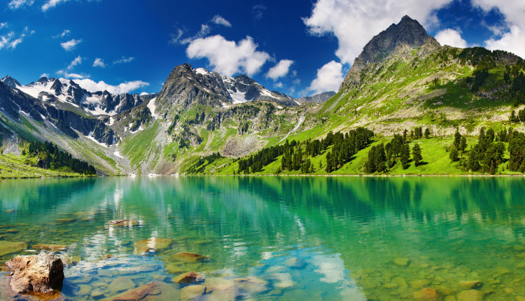 Fototapeta Górskie jezioro - pejzaż turkusowego jeziora pośród skalistych gór 59967