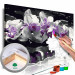 Wandbild zum Malen nach Zahlen Violette Orchidee (schwarzer Hintergrund & Wasserspiegelung) 107508