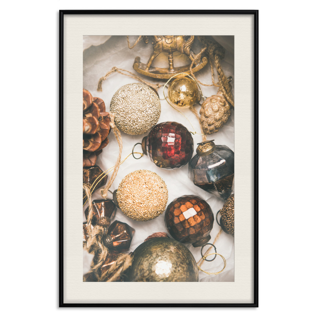 Muur Posters Christmas Ornaments - A Box With Colorful Baubles And Decorations