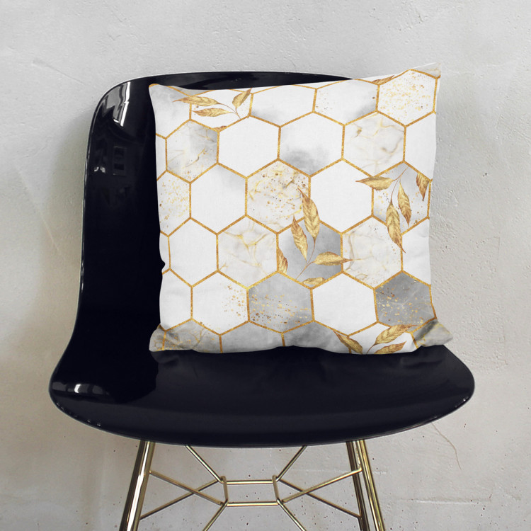 Mikrofaser Kissen Hexagons and leaves - elegant composition with geometric figures cushions 146929 additionalImage 6