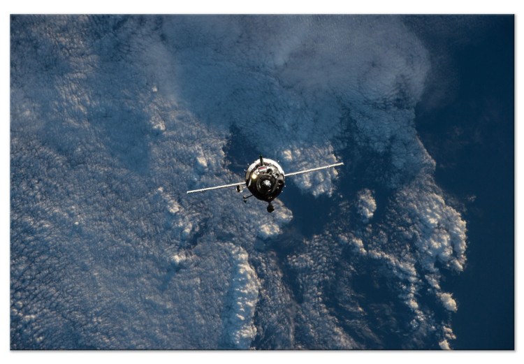Obraz na płótnie Pojazd kosmiczny na orbicie - zdjęcie z lotu rakiety w chmurach