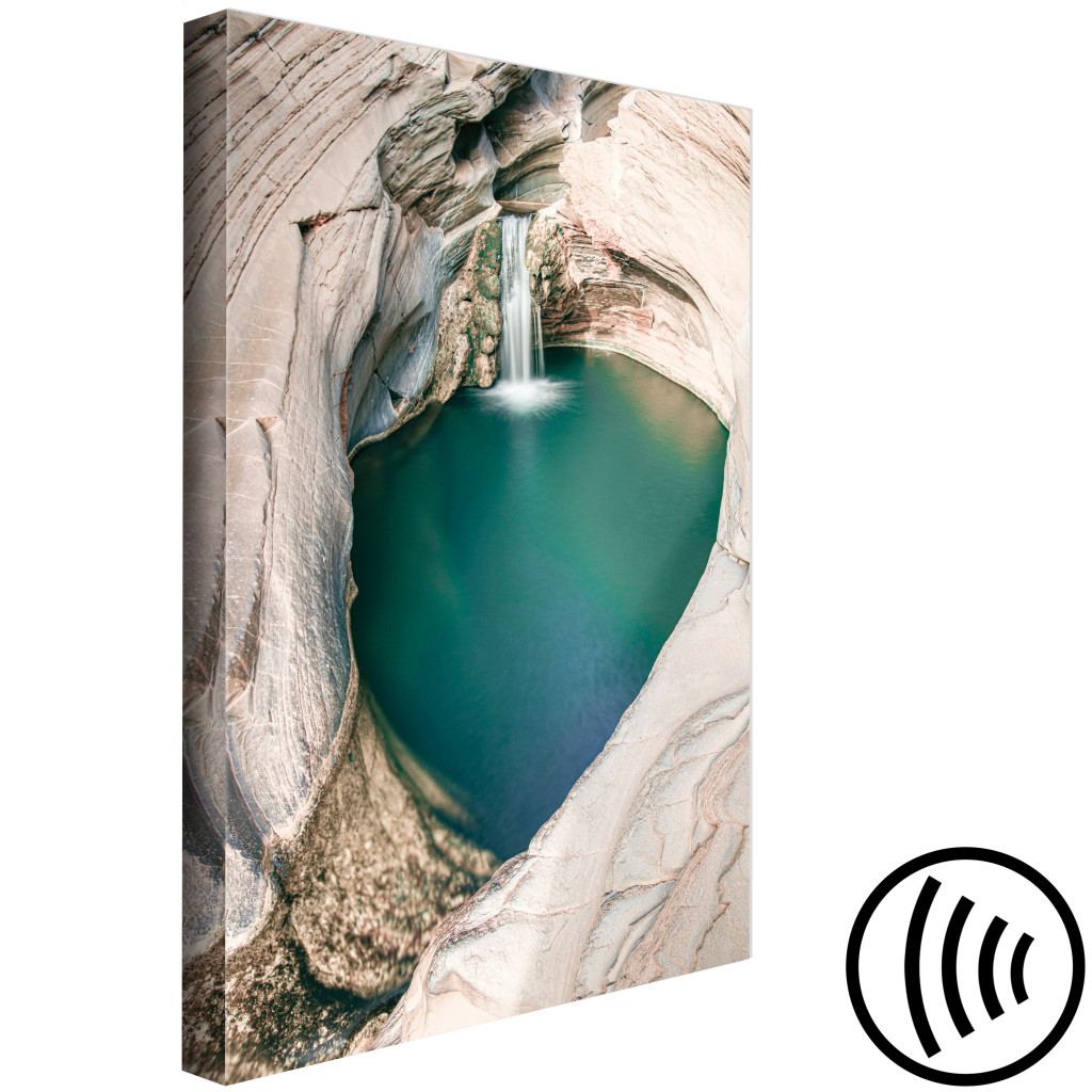 Schilderij  Landschappen: Gesloten Baai - Foto Met Een Turquoise Waterval