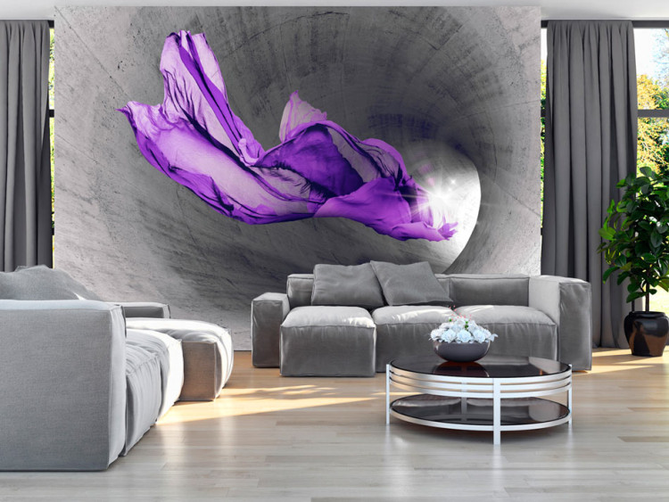 Fototapeta Abstrakcyjny duch - motyw fioletowej tkaniny w szarym betonowym tunelu 64699